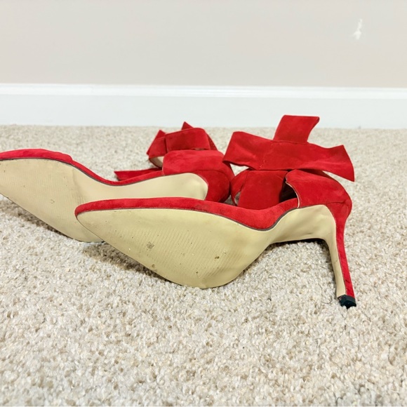 Red High Heels with Pointed Toe and Dramatic Bow - Picture 4 of 11
